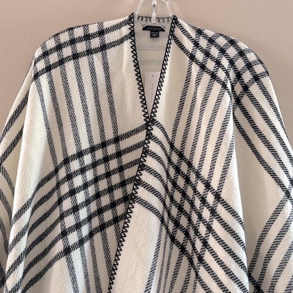 Ann Taylor Wrap. White/Black. One Size. NWT. - Picture 2 of 6
